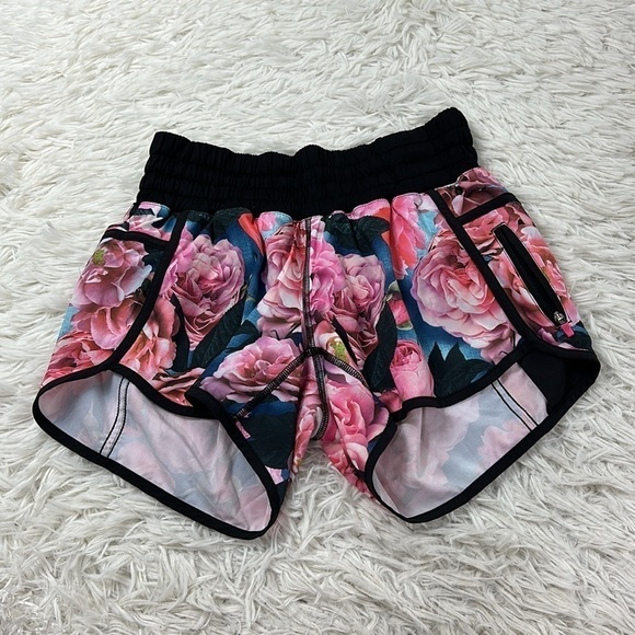 Lululemon Tracker Short II Secret Garden / Black - Picture 1 of 4